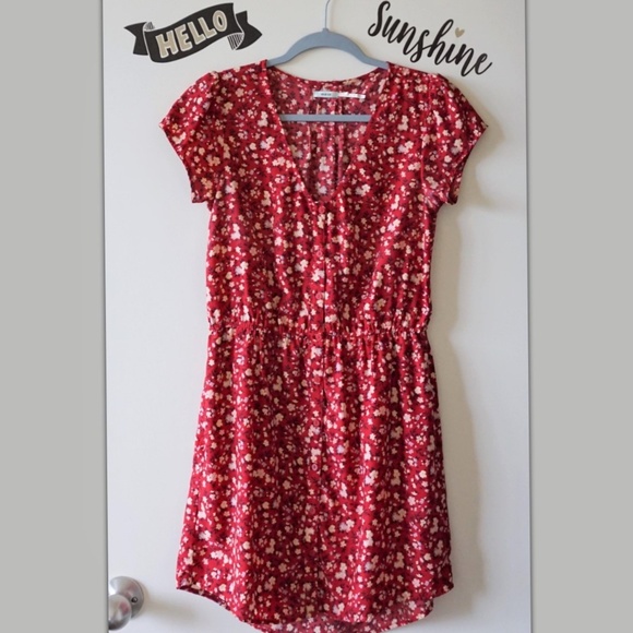 Kimchi Blue Dresses & Skirts - Urban Red Flower Ditsy Print Mini Summer Dress M